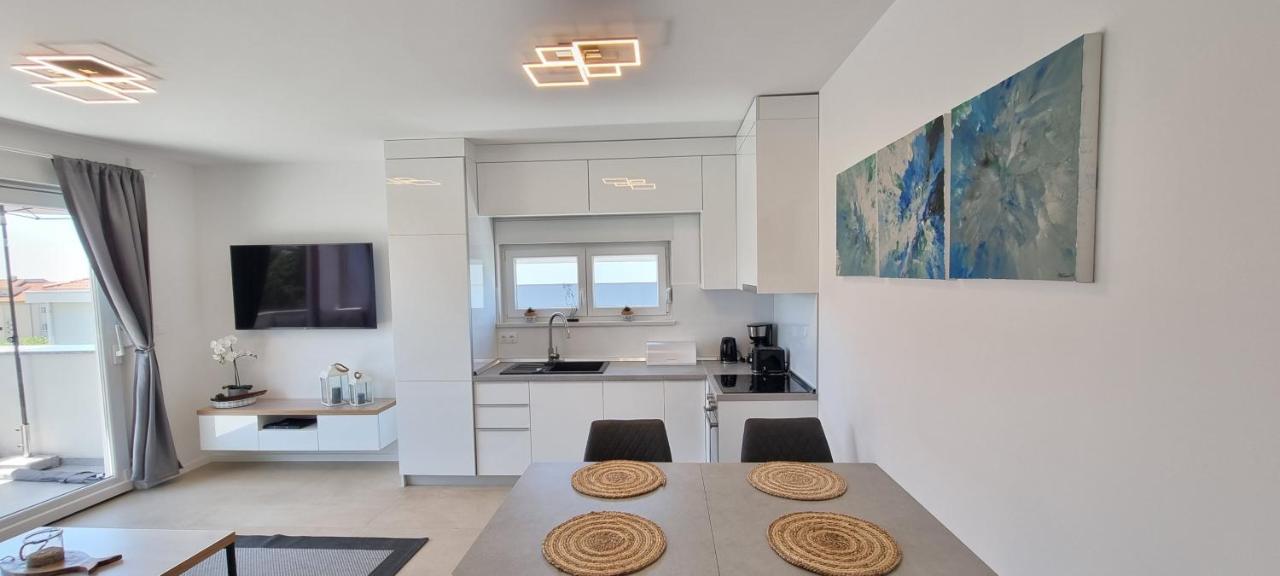 Appartement Nova Excellence à Novalja Extérieur photo
