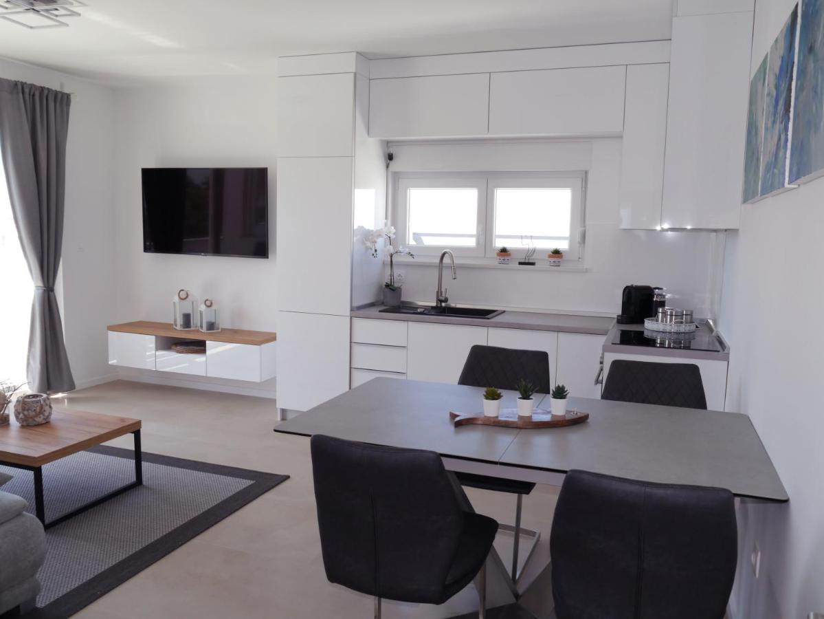 Appartement Nova Excellence à Novalja Extérieur photo
